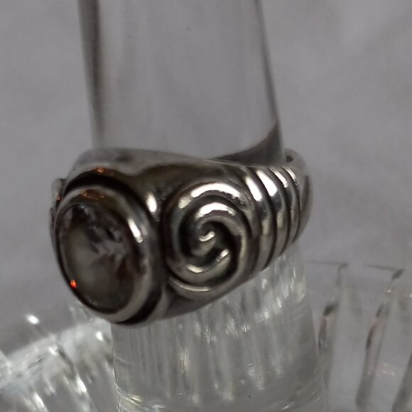 Silver Jewelry with Elegant Design - Picture 5 of 5